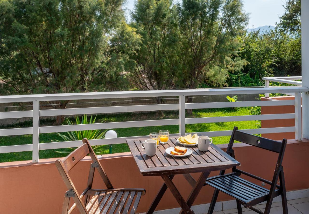 Jonathan Studio Apartments Tigaki Екстериор снимка
