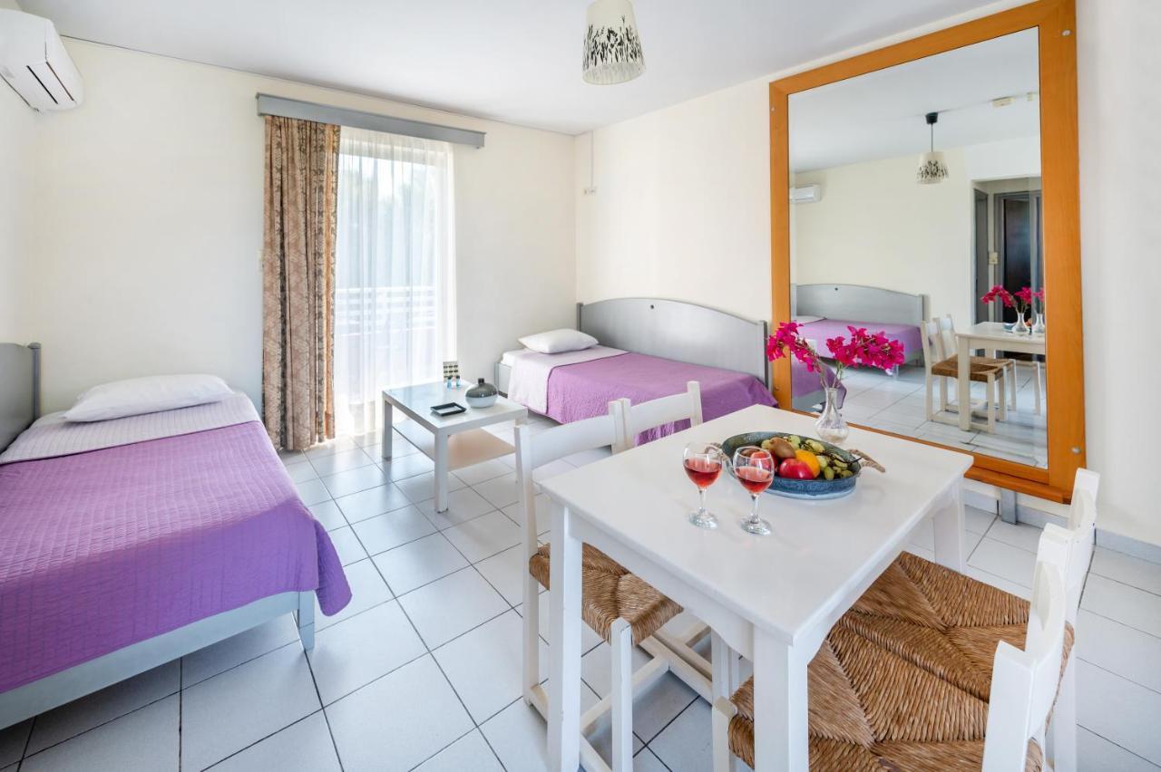 Jonathan Studio Apartments Tigaki Екстериор снимка